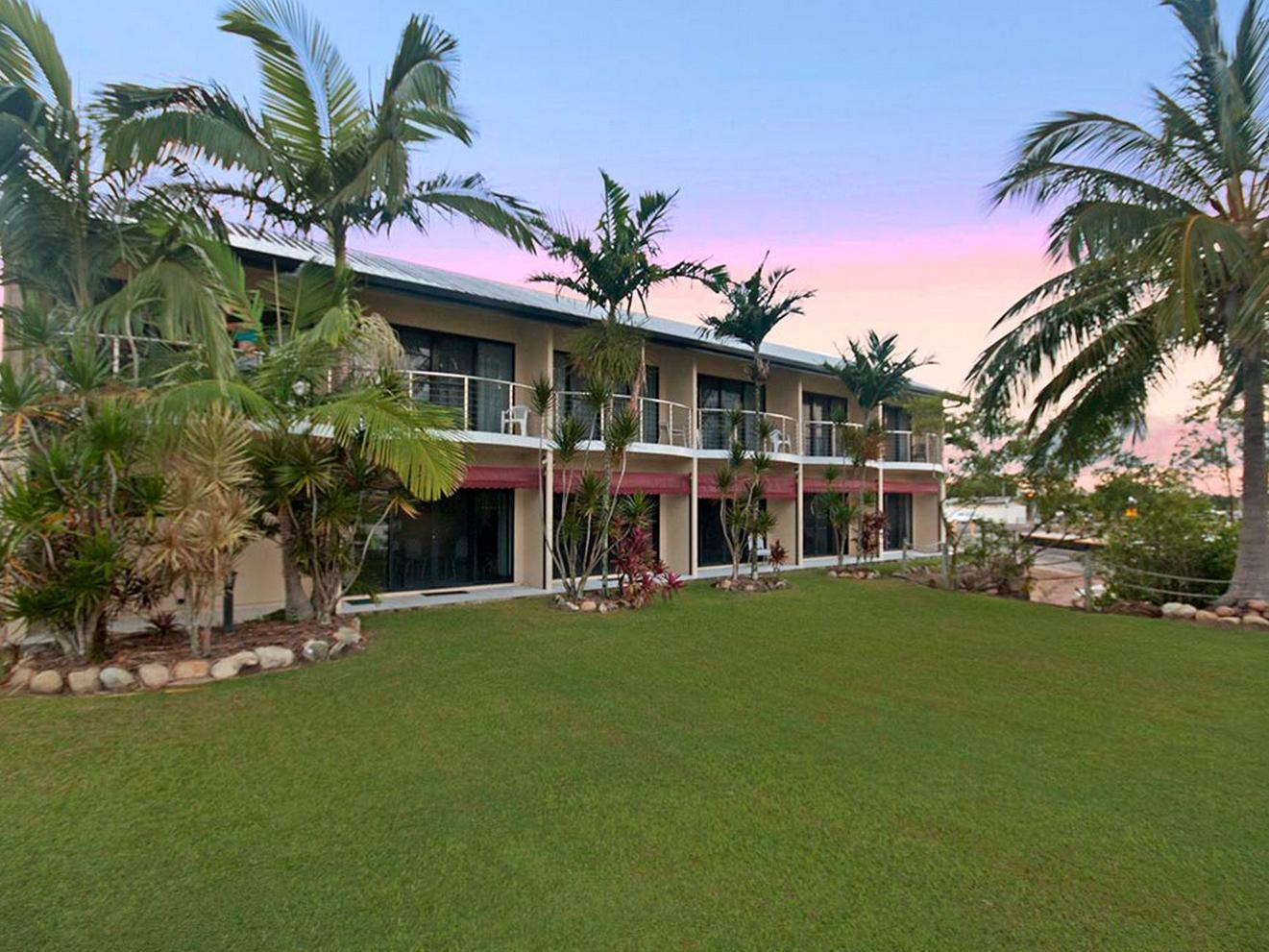 Hinchinbrook Marine Cove Resort Lucinda Exteriör bild