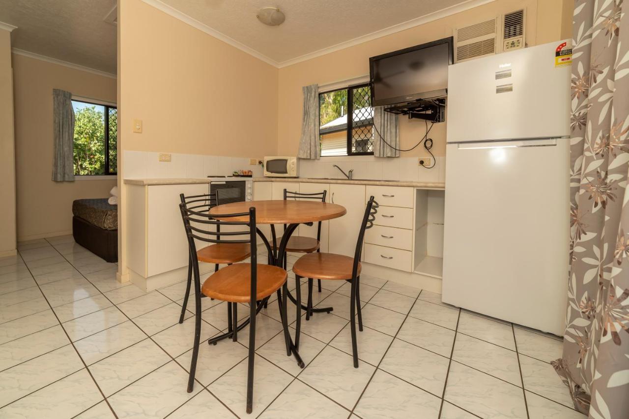 Hinchinbrook Marine Cove Resort Lucinda Exteriör bild
